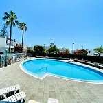 Waves And Relax In Apartamerica דירה